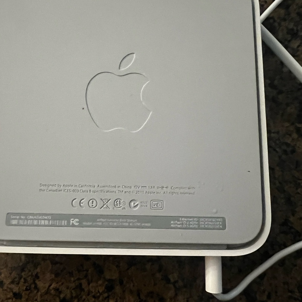 Apple White A1408 AirPort Extreme Base Router - Picture 3 of 5